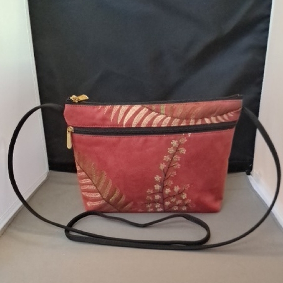 Chic Red Floral Crossbody Bag - Picture 1 of 2
